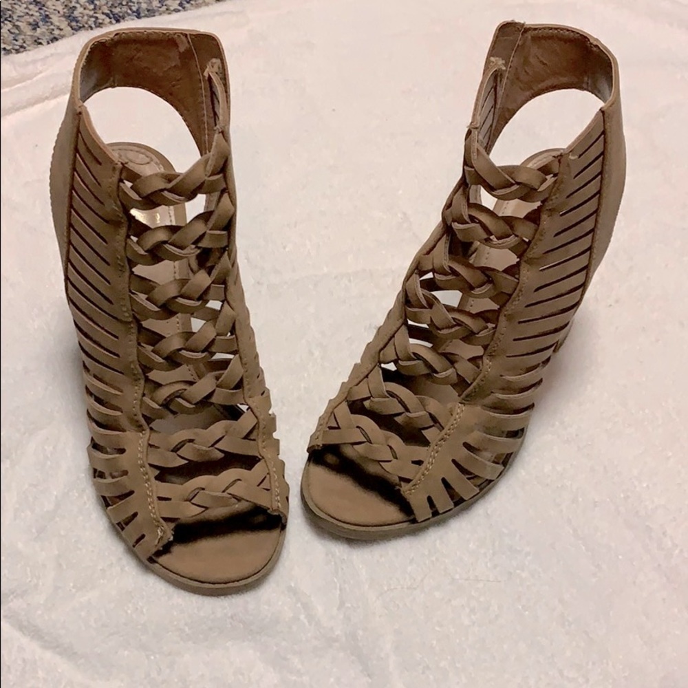 Sandles